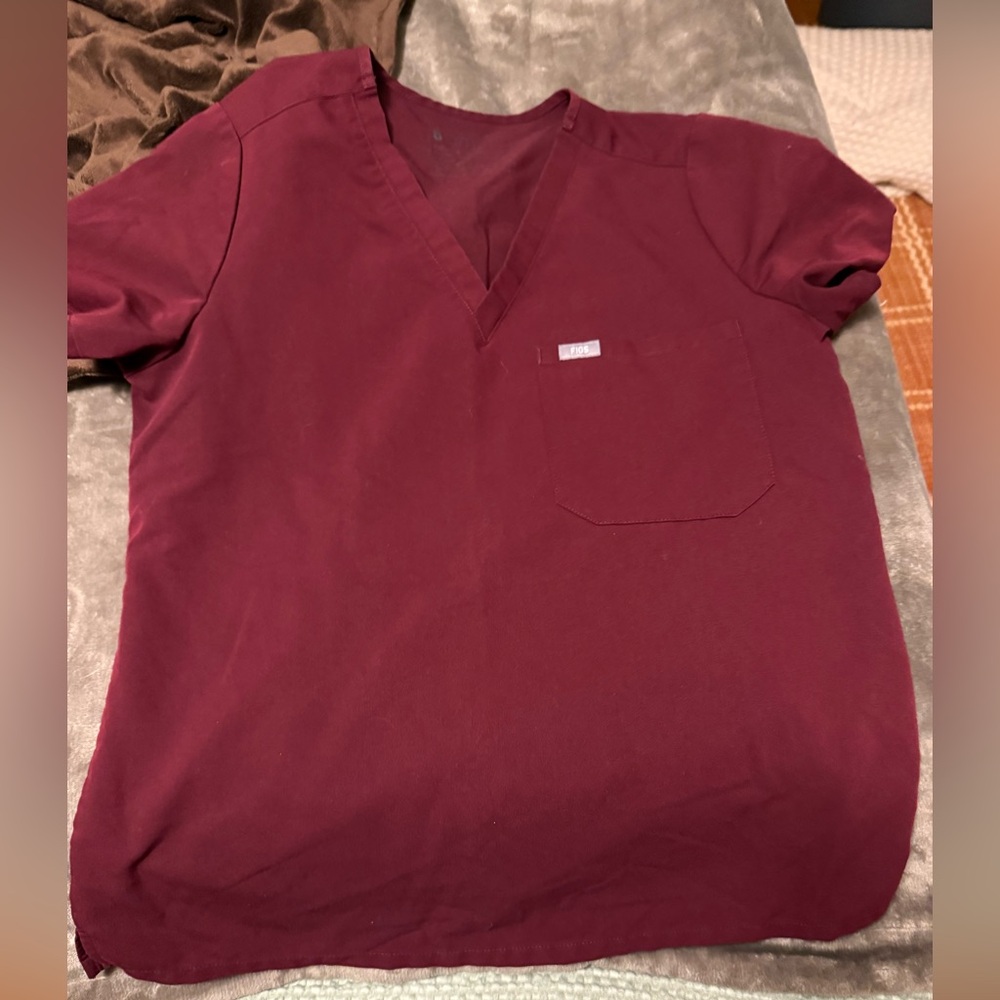 Figs top in burgundy